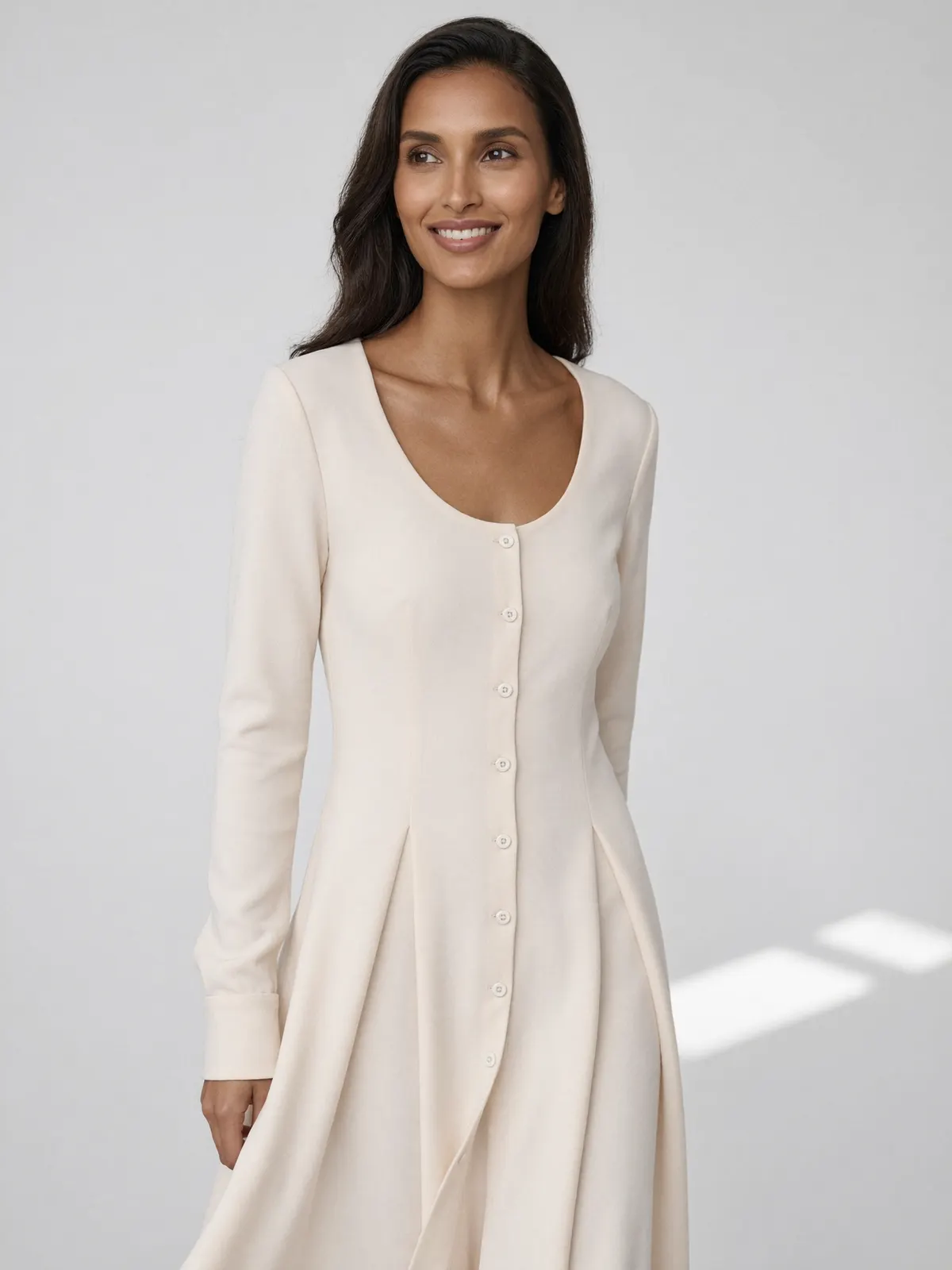 فستان ميدي كريمي انسيابي — Redaa cream midi dress